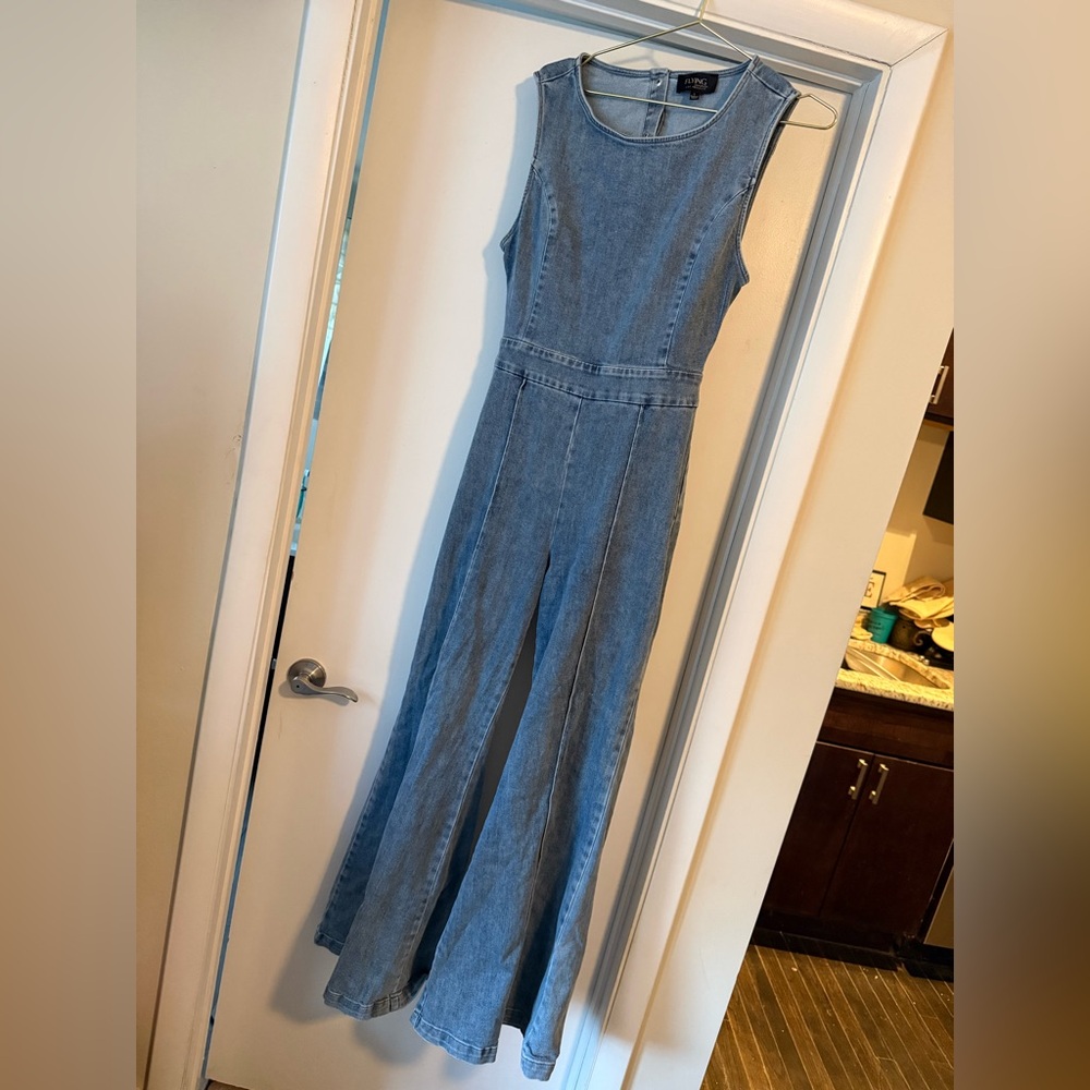 Flying Tomato Janie Flare Leg Denim Jumpsuit - Light Indigo